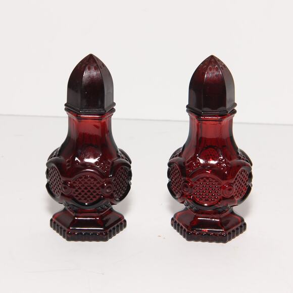 Vintage Avon 1876 Cape Cod Collection Ruby Red Glass Salt & Pepper Shakers EMPTY - Picture 2 of 5
